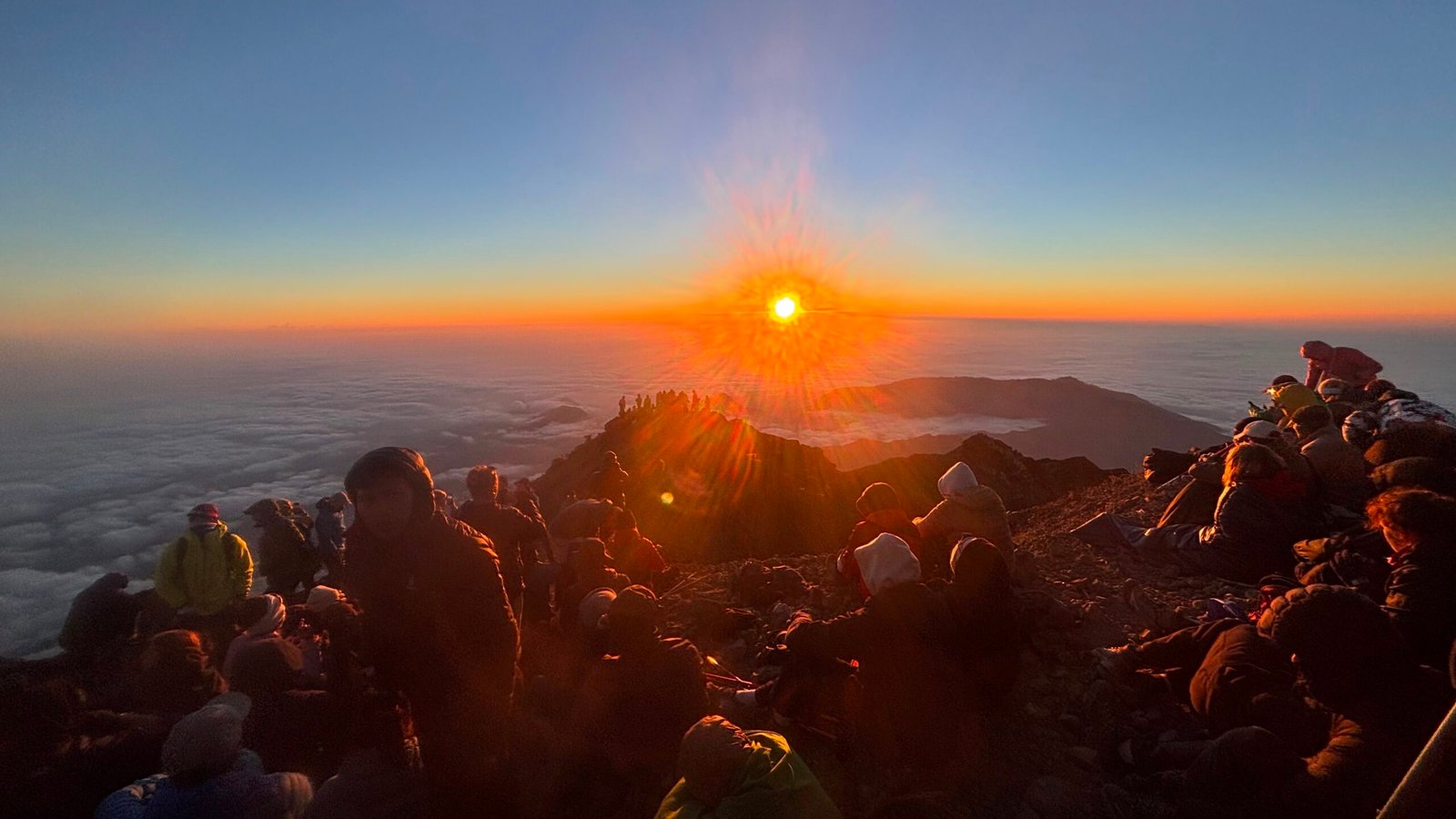 Mount Rinjani Trekking 3 Days 2 Nights Mount Rinjani Trekking 3 Days 2 Nights - Torean Trail