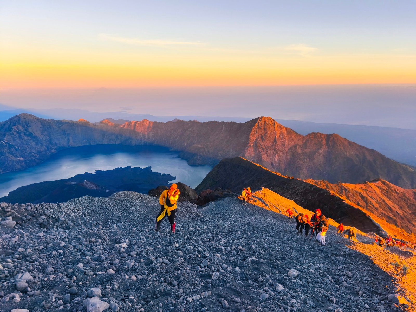 Rinjani Trekk 4D3N – Sembalun Rinjani Summit Trekking View