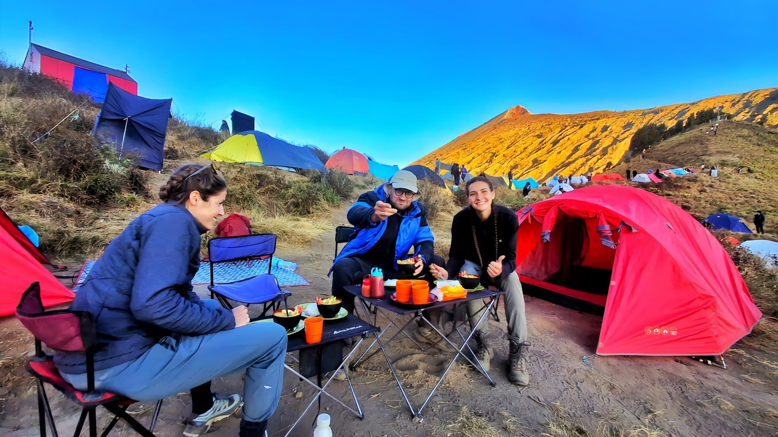Friendly local porters serving fresh and hot mountain meals