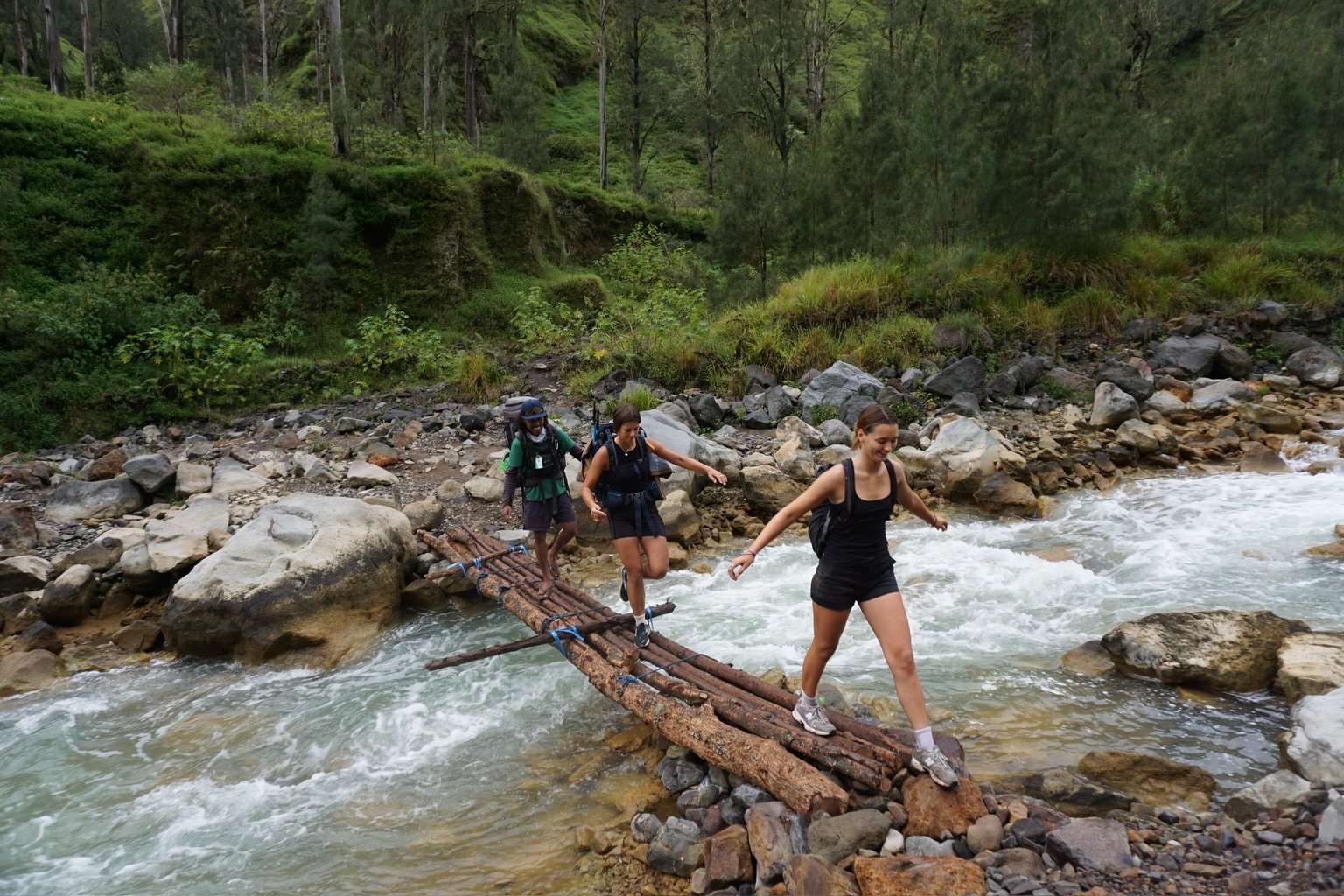 Rinjani Trekk 4D3N – Sembalun Torean Canyon View 3